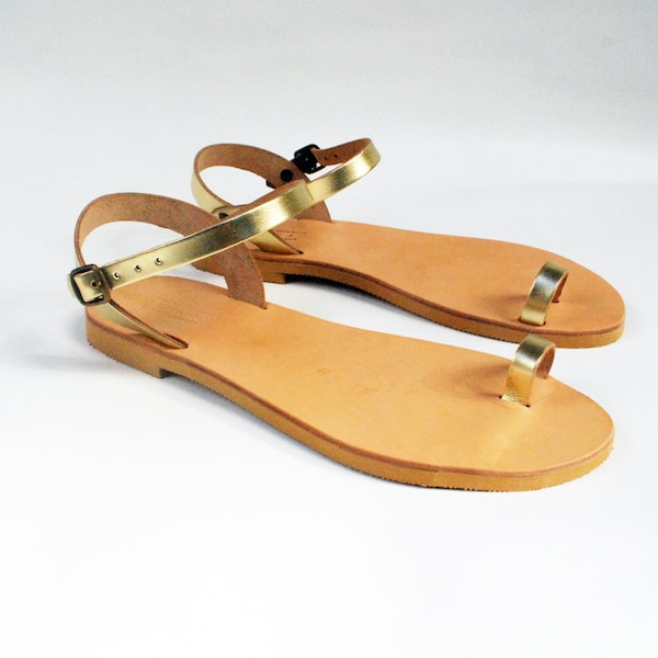 Stylish toe ring sandals in gold, women summer sandals, casual leather flats, gold sandals