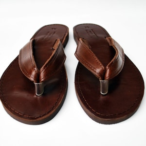 Flip Flop Sandale mit Hochwertigen Griechischen Leder in Dunkelbraun Farbe