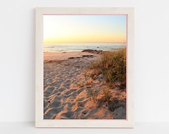 Coucher de soleil sur la plage Photographie de Cape Cod Bord de mer Photographie de Falmouth Old Silver Beach Impression océan Impressions photographiques nautiques Empreintes de pas dans le sable