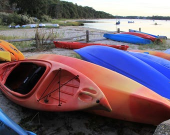 Impression de photographie de kayaks colorés Cape Cod, Cotuit Harbour nautique, décoration côtière, art de la maison de plage