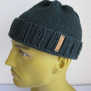 Men&#39;s cap with envelope