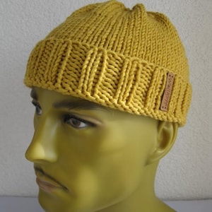 Men&#39;s cap with envelope