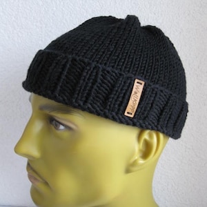 Men&#39;s cap with envelope