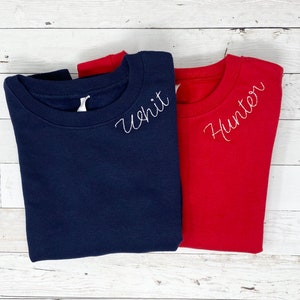 Bestickter Name Sweatshirt, Kleinkind Name Sweatshirt, Name Kragen Sweatshirt, Kind bestickter Name Sweatshirt, Name genäht Sweatshirt