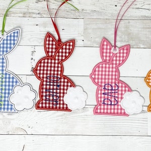 Bestickter Stoff Hase Namensschild mit pelzigem Schwanz, personalisierter Taschenanhänger, Osterkorb Anhänger, Partygeschenke, Osterkorb Namenskarte