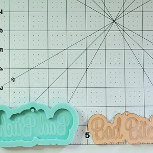 Molde de silicona para llavero con la palabra Bad Bit*c