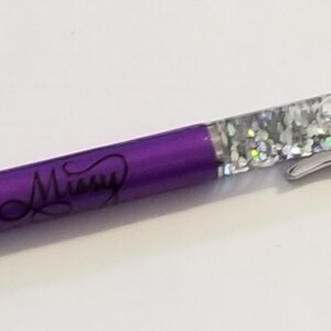 Personalisierte Floating Glitzer Stift nachfüllbare Tinte. Personalisierte Stifte, personalisierte Geschenke. Glitzer gefüllter Stift.