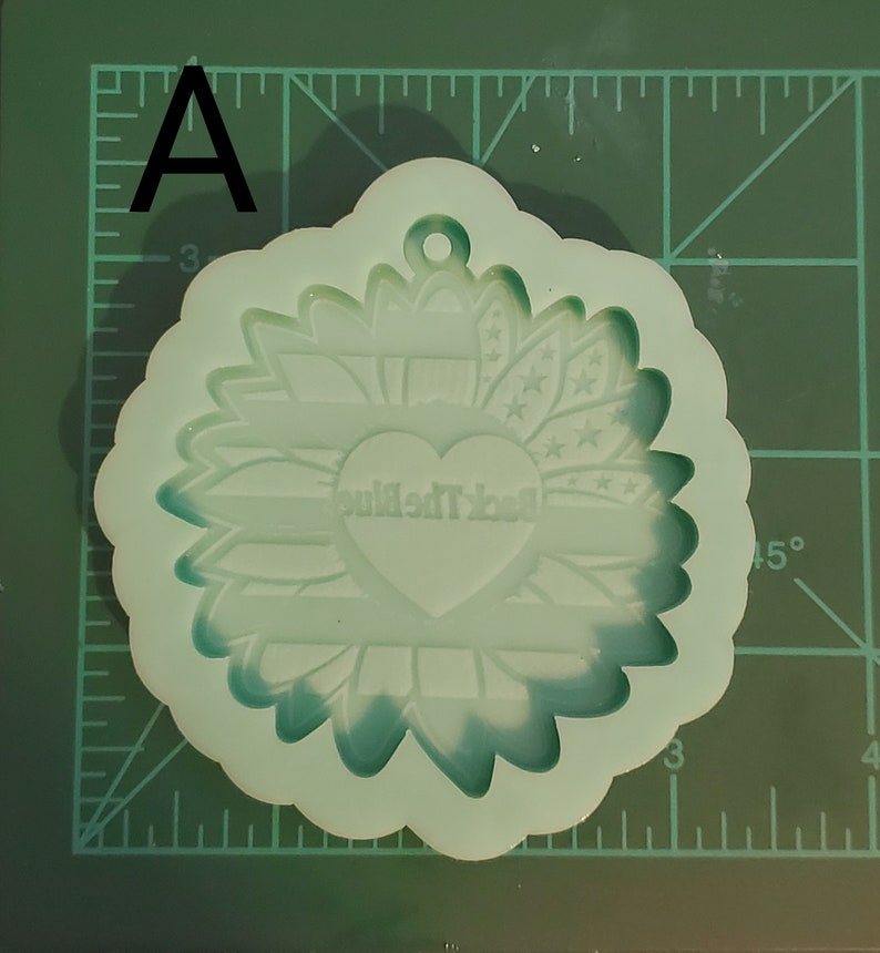 Free Round Keychain Mould Svg