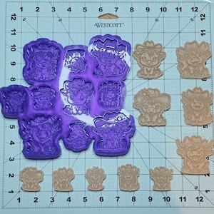 Cute Highland cow palette silicone mold. Cow silicone mold, wall hanging mold, animal mold, decor mold