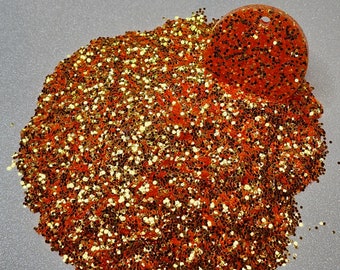 Könnte beinhalten: Ein Haufen orangefarbener und goldener Glitter, mit einer kleinen runden Glitterprobe in der oberen rechten Ecke.