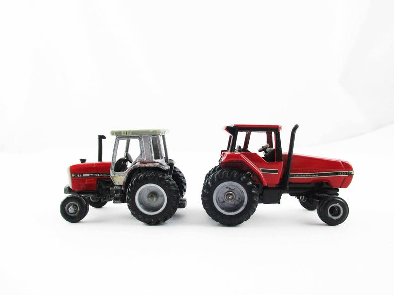 1:64 Scale Tractors Iowa Ertl Metal Tractors Massey-Ferguson 3070 and Case International 7130 Dyersville Two Tractor Miniatures
