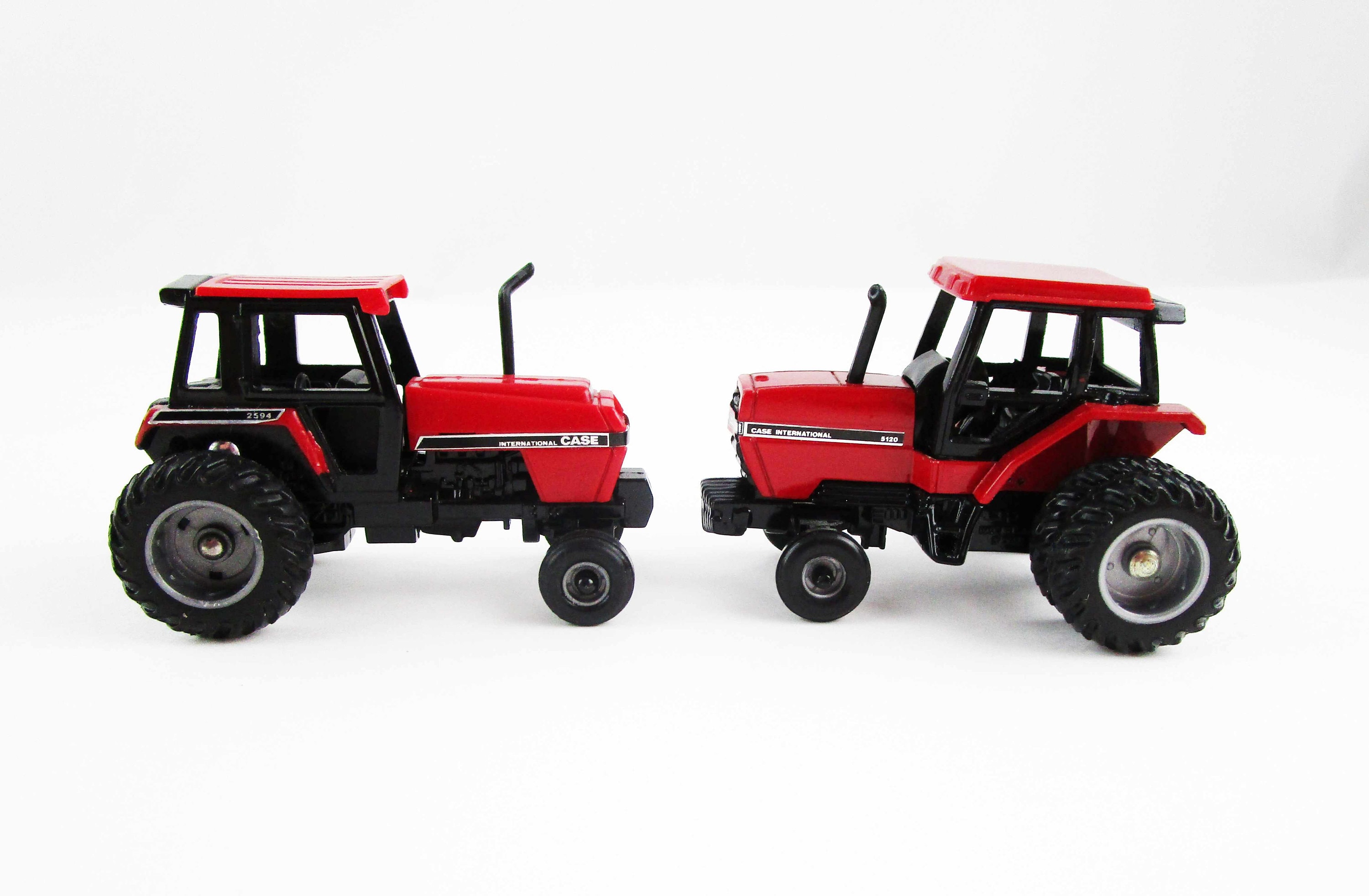 Dos tractores en miniatura Escala 1 64 Juguetes de metal Ertl