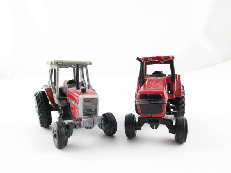 1:64 Scale Tractors Iowa Ertl Metal Tractors Massey-Ferguson 3070 and Case International 7130 Dyersville Two Tractor Miniatures