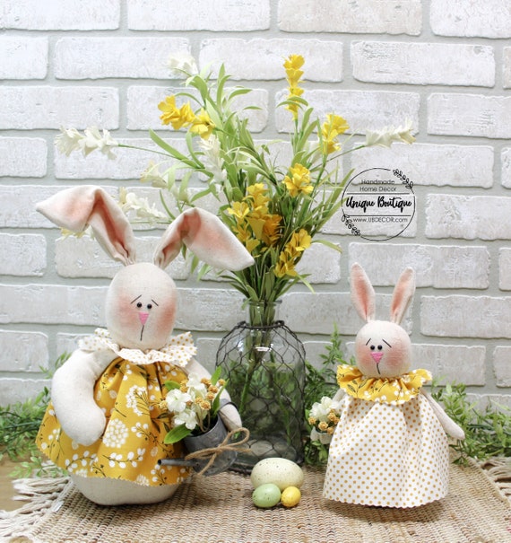 Lapin de Pâques de printemps, Décor de Pâques de ferme, Tissu de points  jaune moutarde, Poupée de lapin en peluche en robe, Décoration de lapin  dœuf de Pâques de printemps 