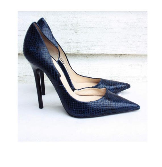 Sapatos Zara de salto alto azul marinho em couro legítimo