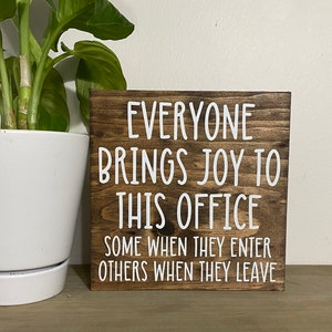 Everyone bring joys to this office some when they enter others when they leave - office desk sign - cubicle quotes - funny boss gift