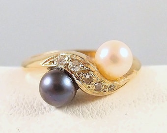 Beautiful crossover natural diamond and pearl ring, stamped 18K French fine gold jewelry, bridal bypass Toi et Moi ring