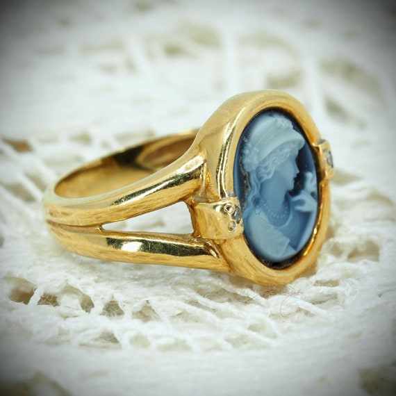 Estate hard stone carved agate ring in 18K solid … - image 5