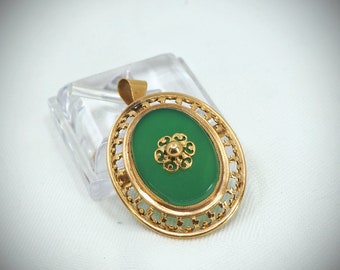 Estate 18K solid gold pendant and brooch Victorian era chrysoprase medallion hallmarked fine jewelry