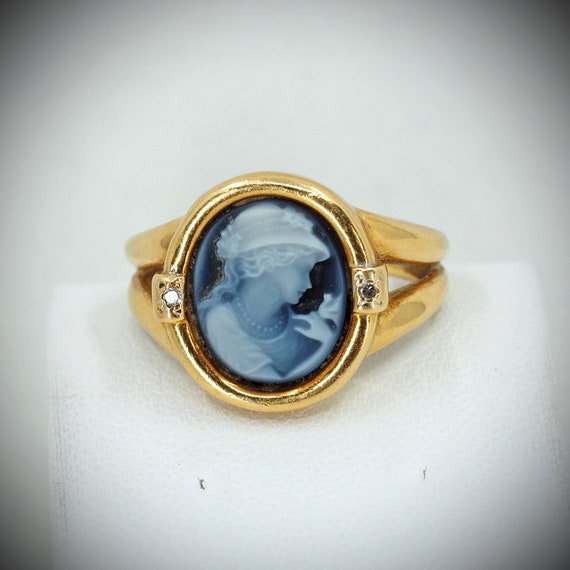 Estate hard stone carved agate ring in 18K solid … - image 6