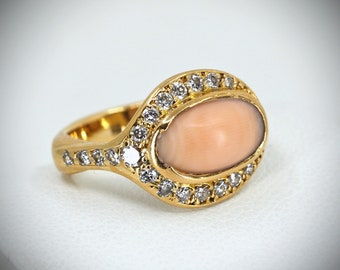 Natural coral 18K solid gold and 15 natural diamonds ring Art Deco superbly crafted Fine gold jewelry Hallmarked