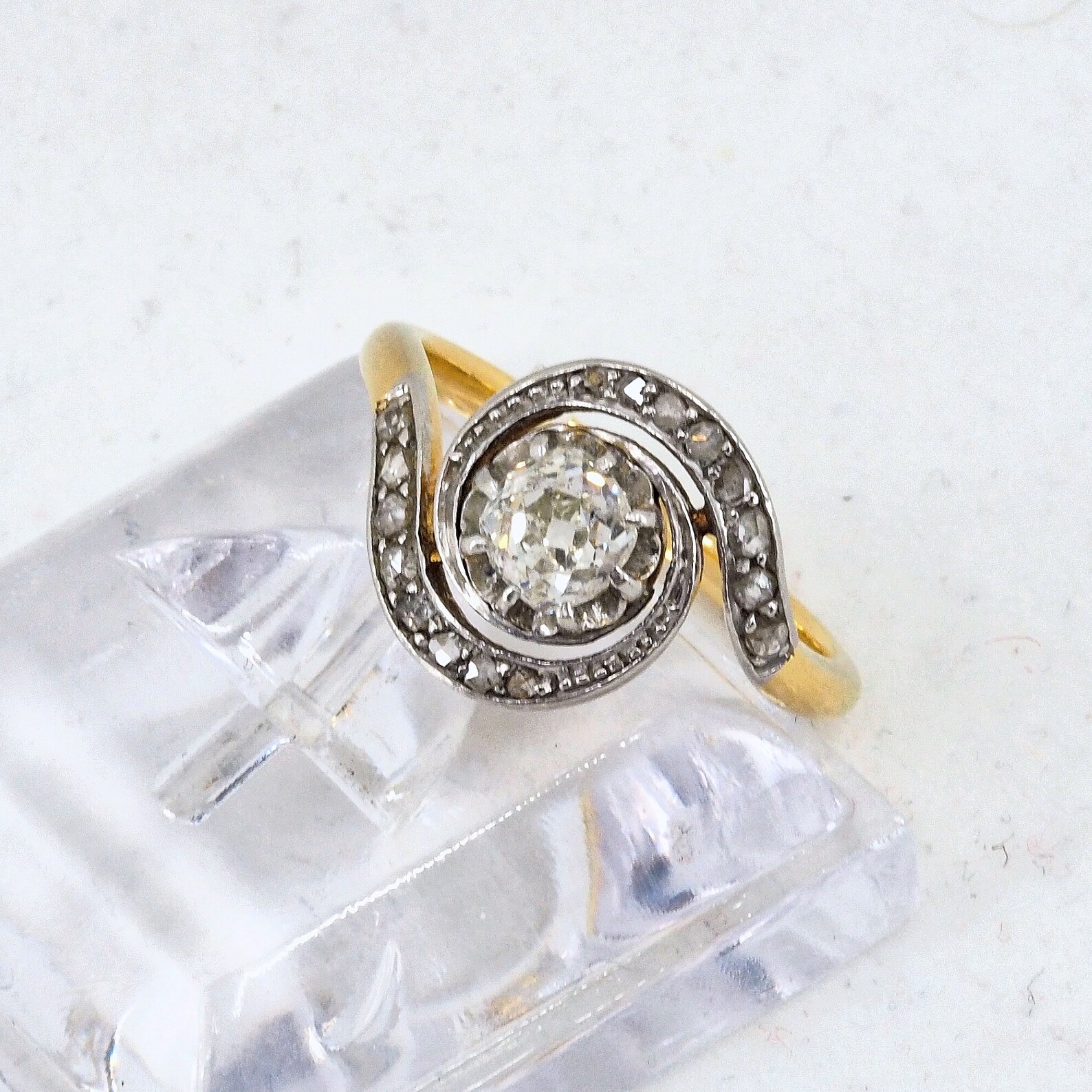 18K solid gold and platinum stamped ring with natural diamonds Etsy