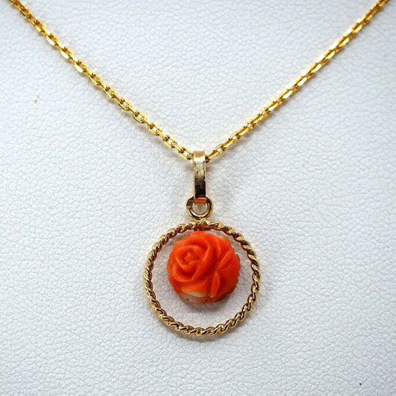 Charming Filigree Floral 22K Gold Pendant