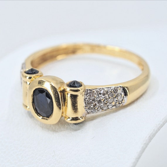 Estate 18K solid gold oval faceted sapphire and d… - image 3