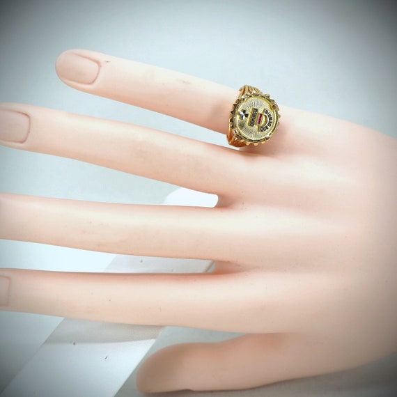 18K solid gold signet ring Love symbol on heavy v… - image 2