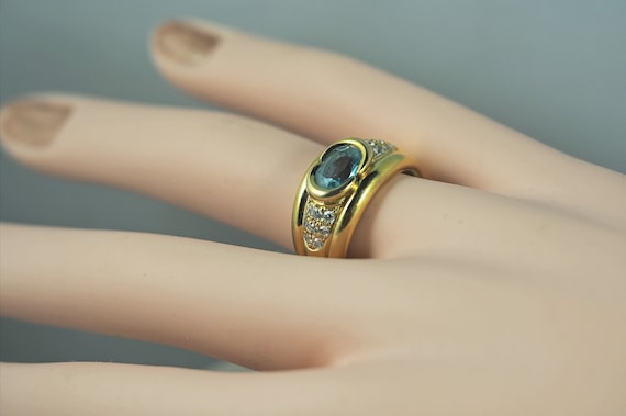 Massive solid gold ring with exquisite blue topaz… - image 10