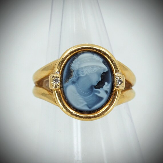 Estate hard stone carved agate ring in 18K solid … - image 2
