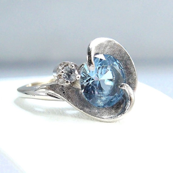 Estate Blue Spinel gold ring Retro Engagement Brid