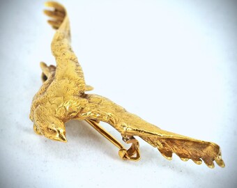 Massive 18K solid gold eagle in flight brooch Heavy but gracious fine gold jewelry Fancy lapel pin Hallmarked