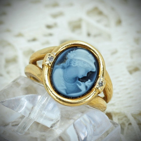 Estate hard stone carved agate ring in 18K solid … - image 1