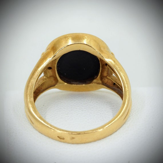 Estate hard stone carved agate ring in 18K solid … - image 8