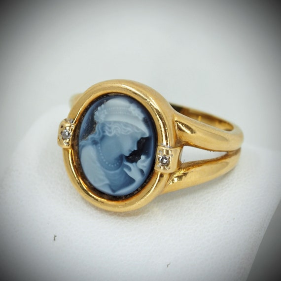 Estate hard stone carved agate ring in 18K solid … - image 3