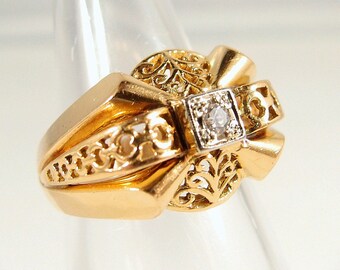 Beautiful ornate solid gold French ring with natural round cut diamond 18K stamped yellow and white gold fine jewelry