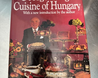 Couverture anti-poussière reliée George Lang Cuisine of Hungary