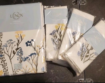 Lenox wildflower set of one table cloth 60 x 120  and 12 napkins