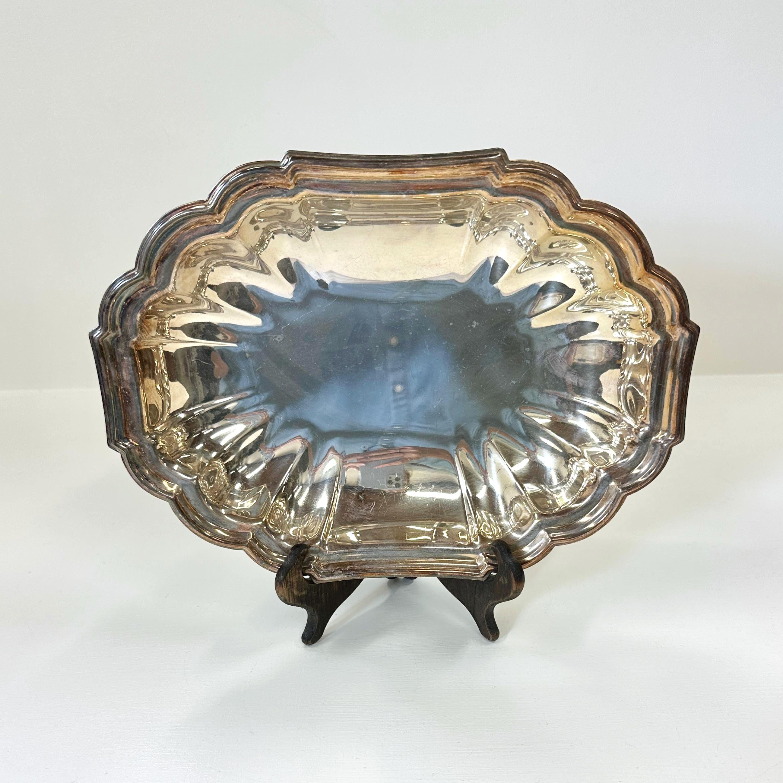 Vintage Gorham Heritage silver plated oval scalloped tray