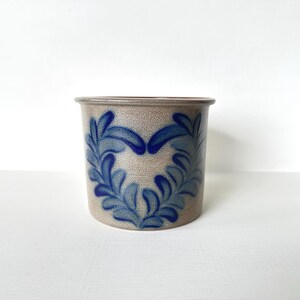 Vintage Beaumont Brothers BBP salt glazed pottery crock with blue heart 1994