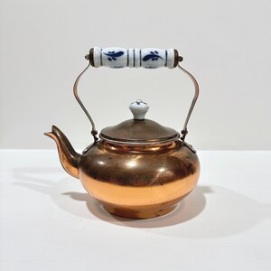 Vintage copper kettle with Delft style porcelain handle