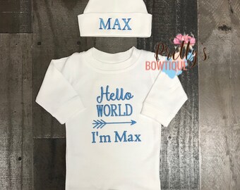 Hello World I'm Homecoming Outfit Embroidered Romper-- Newborn Boy coming home outfit -- Personalized infant hat -- Baby shower gift