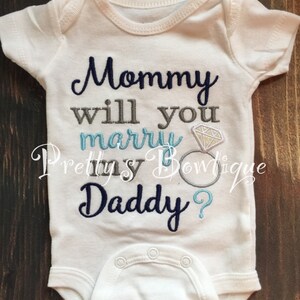 Hundehalstuch 'Mommy Will You Marry Daddy' – Aus Weicher Baumwolle, 66 X 31 Cm, Weiß, Für Hochzeitsfotos & Verlobungsgeschenke