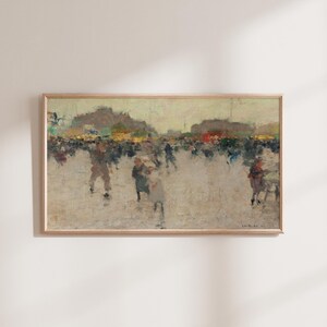 以下が含まれることがあります： 木製のフレームに入った印象派の絵画で、賑やかな屋外のシーンが描かれています。人物はベージュ、茶色、青の落ち着いた色調で表現されており、賑やかな公共空間を示唆しています。このアートワークは動きと雰囲気を醸し出しています。