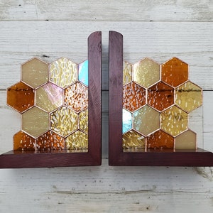 Honeycomb Stained Glass Bookends. Iridized glass art, book lover, honeycomb corner, stained glass honeycomb, modern glass art, glass decor