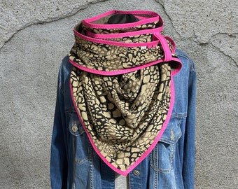 Leo cuddly scarf, pink triangular scarf, neck scarf, animal print giant scarf XXL