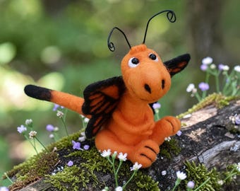 Libellula/Farfalla in feltro ad ago / Scultura di drago in feltro / Creatura fantasy personalizzata