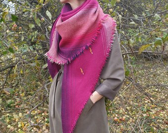 Triangular Shawl 03110 / Scarf / Handmade Weaving on the Loom / Warm Shawl /  Natural Wool / Gift Idea