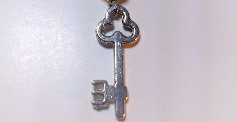 Key Pendant with a Crystal Bead Craquelet